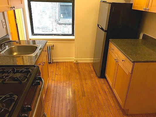 4th image of 236 E 13th St APT 2