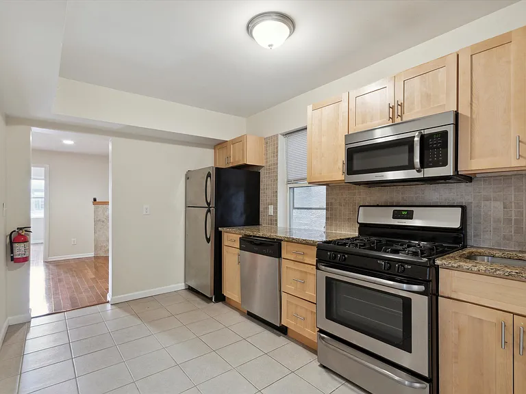 16 Spring St #1A — Photo 14