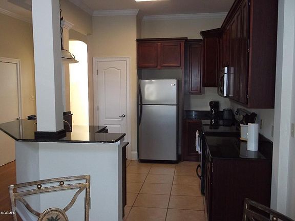 5th image of 312 Capri Pl