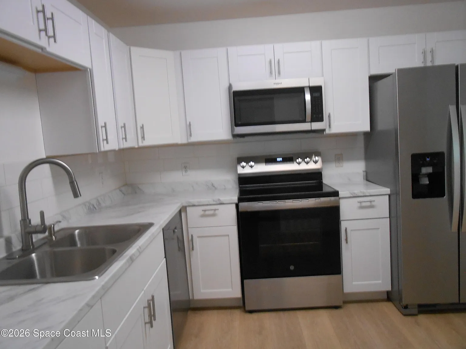 2 bed, 2.0 bath, 11040 sqft, $1,800 — Photo 4