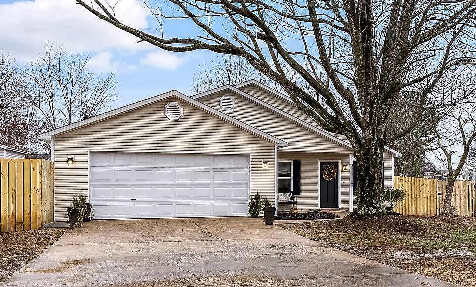 1st image of 904 Longview Dr