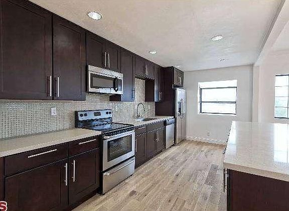 5th image of 14115 Moorpark St APT 207