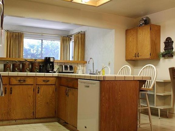 3rd image of 1984 Josephine Ave