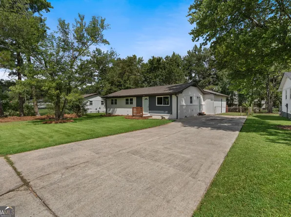 2718 Somerton Dr, Morrow, GA 30260