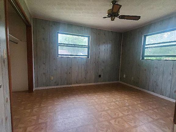 5th image of 1027 Saint Clair St
