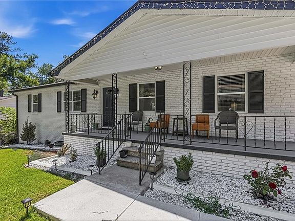 3rd image of 1085 Azalea Cir