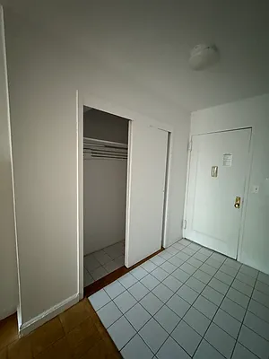 Rented by Manhattan Realty Group | media 8