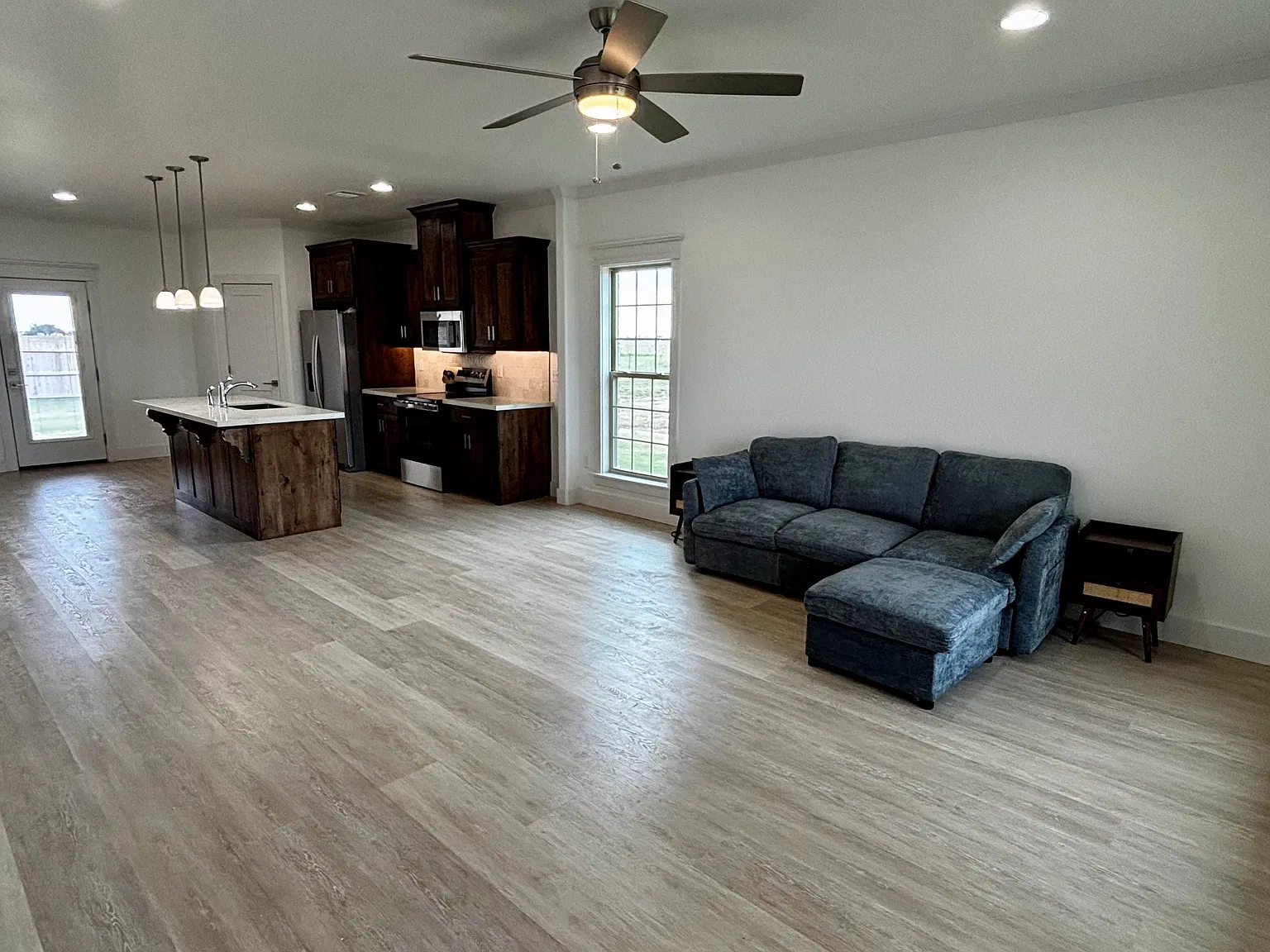 3 bed, 1603 sqft, $4,000 — Photo 2