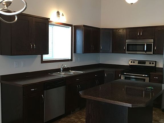 5th image of 3130 Foxtail Dr E