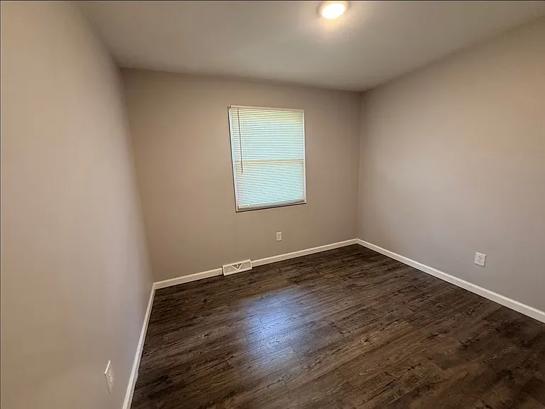 2737 Burton St SE — Photo 10
