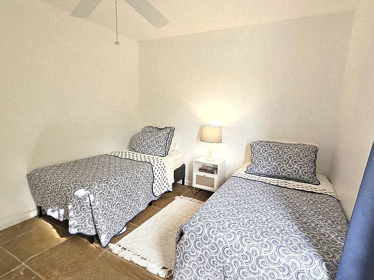 Guest bedroom-twin beds