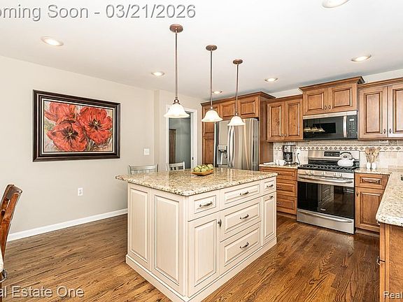 5th image of 395 Wimpole Dr