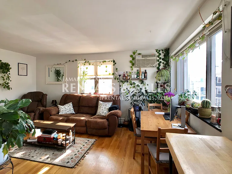 594 Centre St #5 — Photo 3