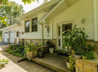 W292N8257 Parkview Ct, Hartland, WI 53029