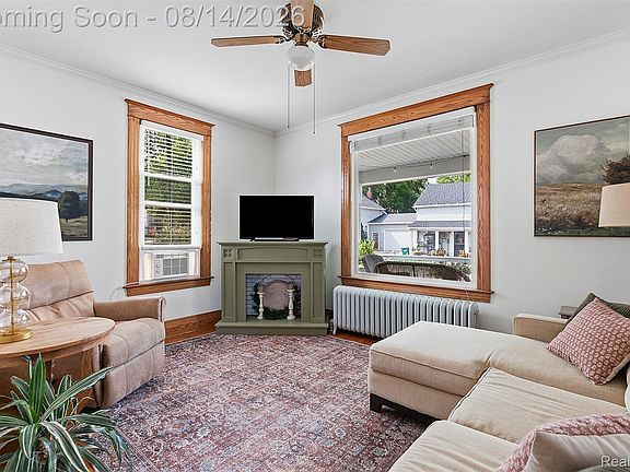 5th image of 503 Trumbull St