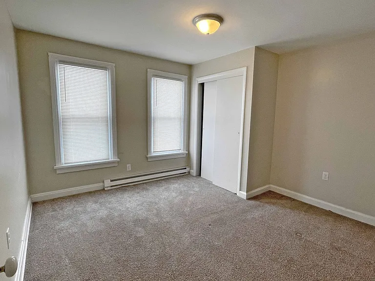 24 E High St — Photo 8