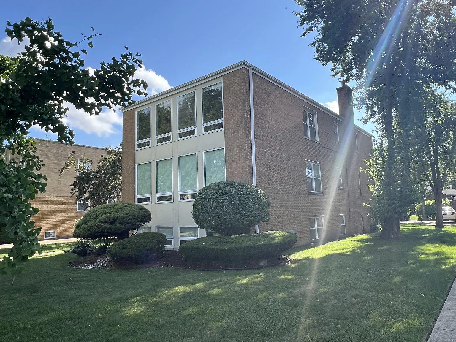 2 bed, 1000 sqft, $1,750 — Photo 3