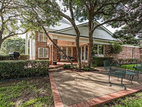 3rd image of 804 Forest Oaks Cir