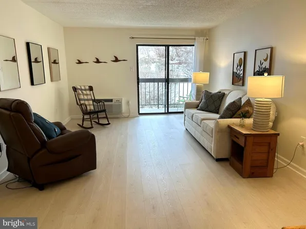 700 Avondale Rd APT 3J, Wallingford, PA 19086