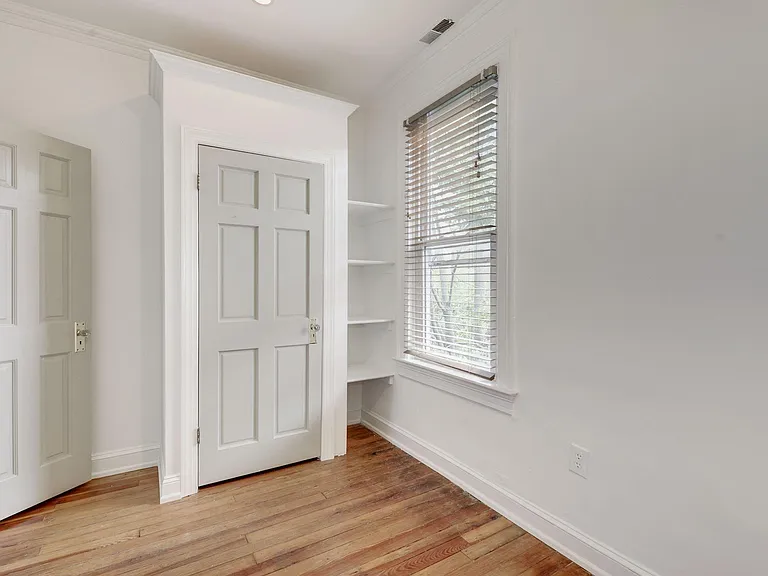 Rear small bedroom (fits full size bed)
