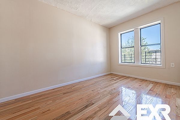 2nd image of 643 Southern Blvd #3D