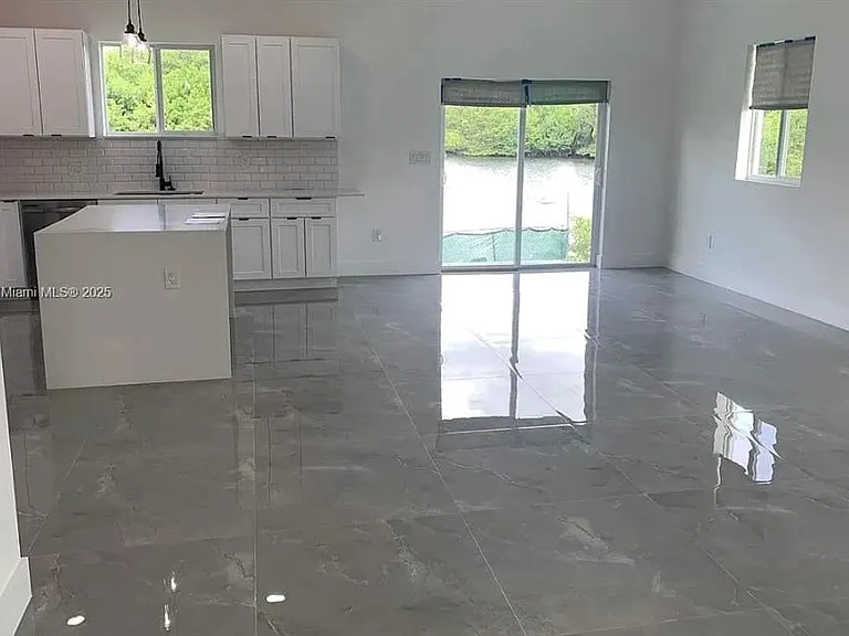 655 NW 24th Ave — Photo 3