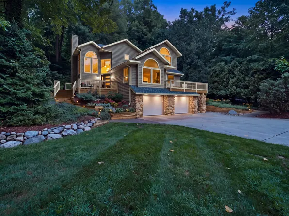 677 Tuttle Rd, Baroda, MI 49101