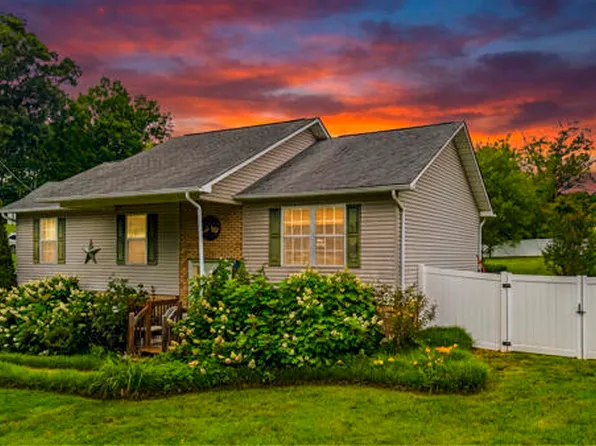 616 Hollow Dr, Strawberry Plains, TN 37871