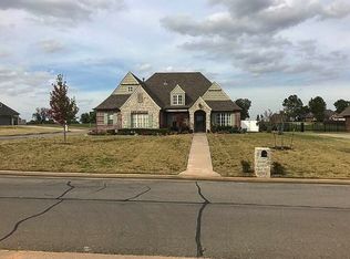 2100 E Woodland Cir, Muskogee, OK 74403