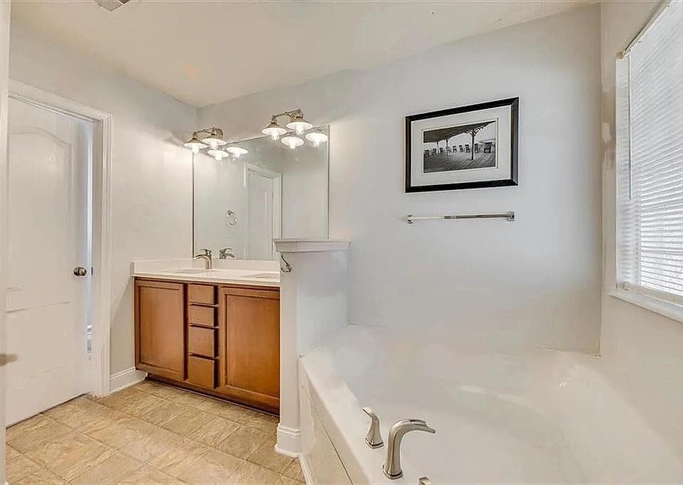 1st image of 853 Estuary Ct