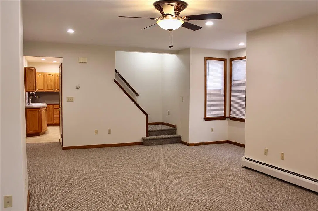 3 bed, 1.5 bath, 1408 sqft, $1,750 — Photo 4