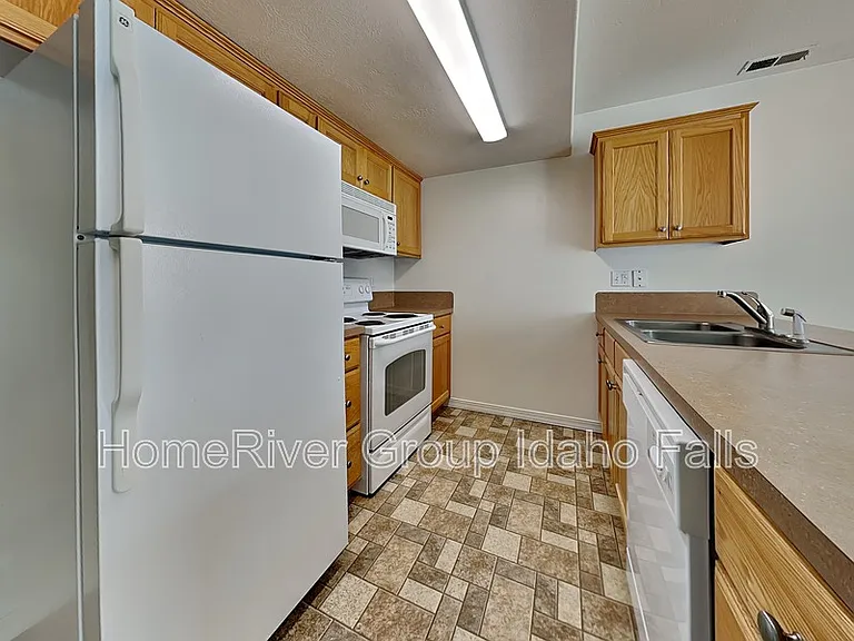 1629 N Stevens Dr #B — Photo 2