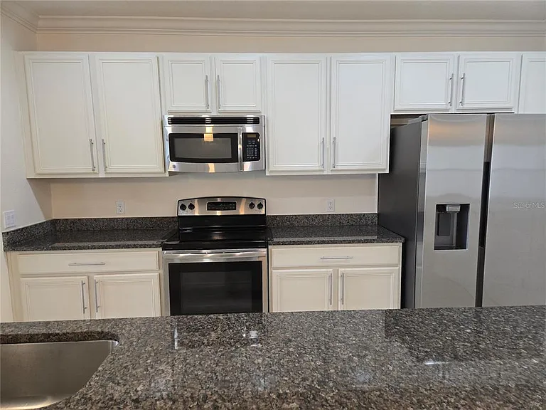 2246 Waukegan Dr — Photo 10