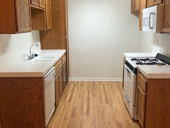 5th image of 14225 Burbank Blvd APT 6