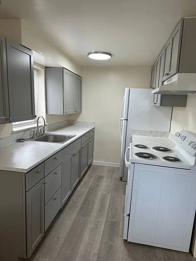 Windsor Court Apartments — Photo 3