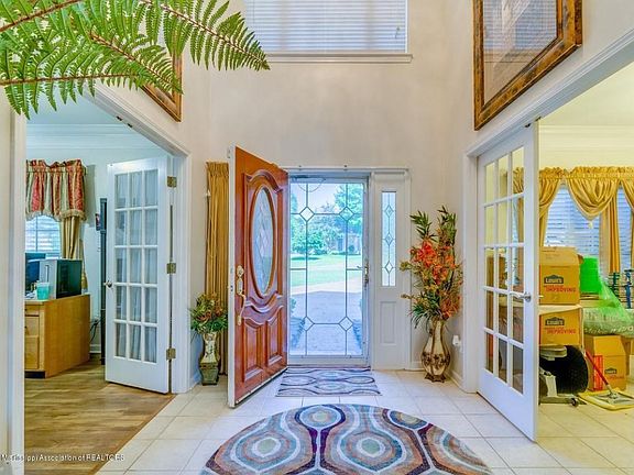 388 Nicklaus Cv. Entrance