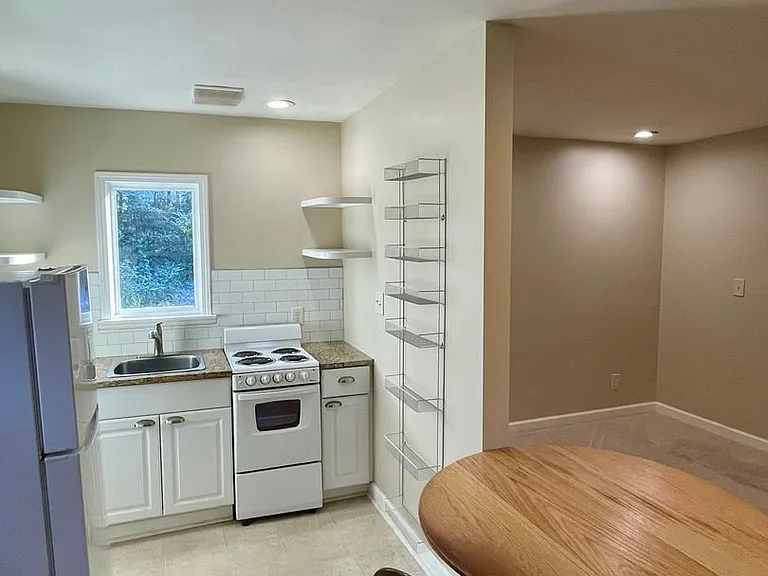 1153 Delano St — Photo 1