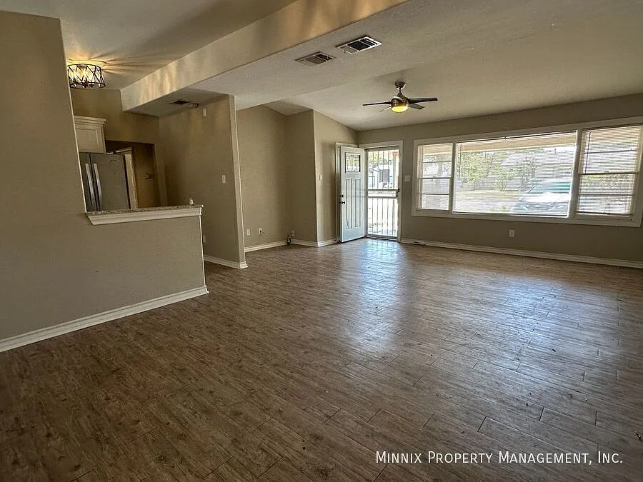 5 bedroom/ 5 bath - 4118 30th St. — Photo 4