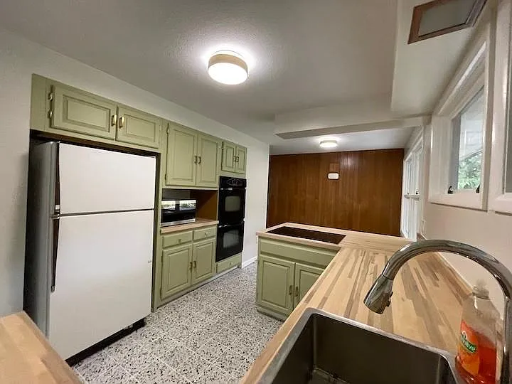 275 Fellows Ave — Photo 16