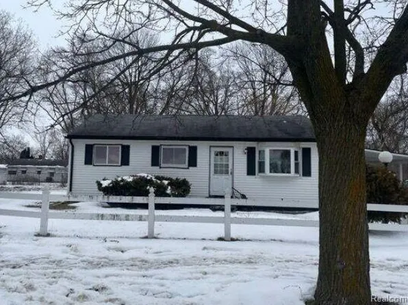 15 Milan Ct, Saginaw, MI 48601
