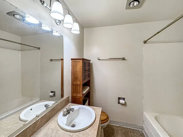 3454 Chiefs Ct NE — Photo 5