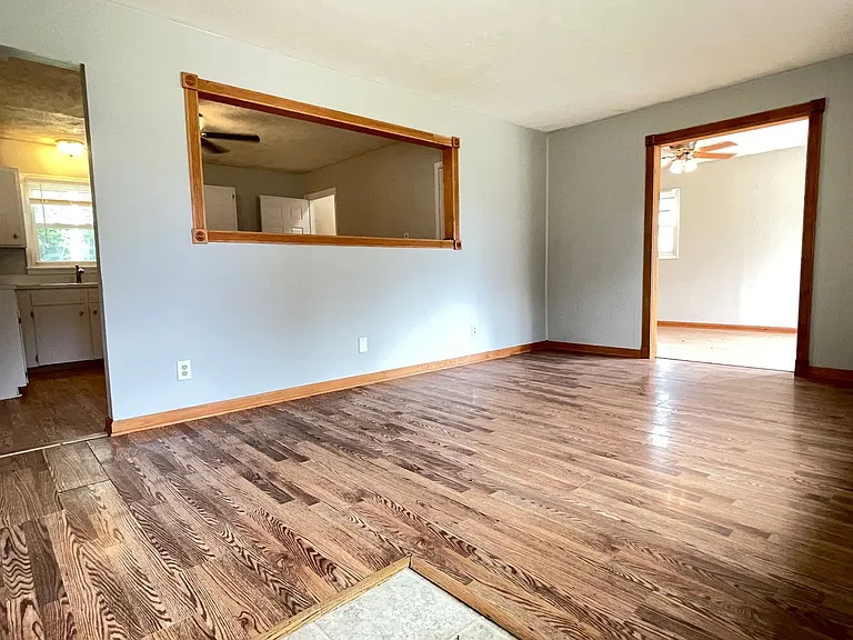 10909 Leavenworth St — Photo 16