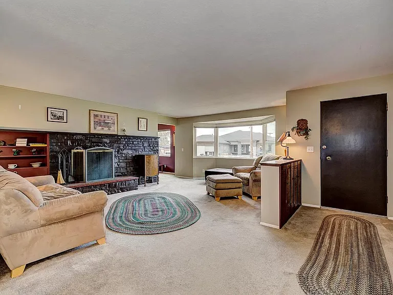 3411 W Hillcrest Dr — Photo 5