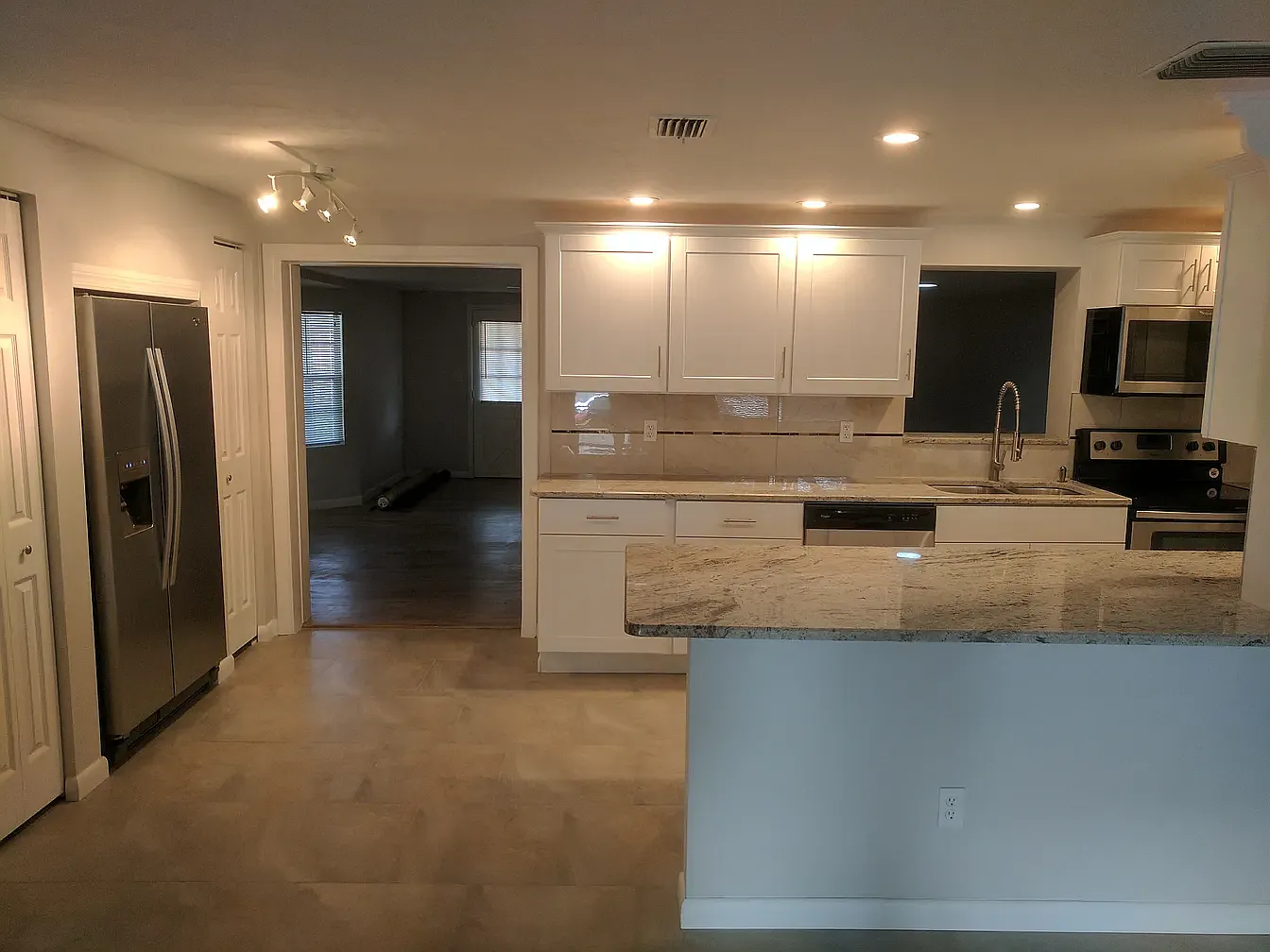 4 bed, 1928 sqft, $2,850 — Photo 3