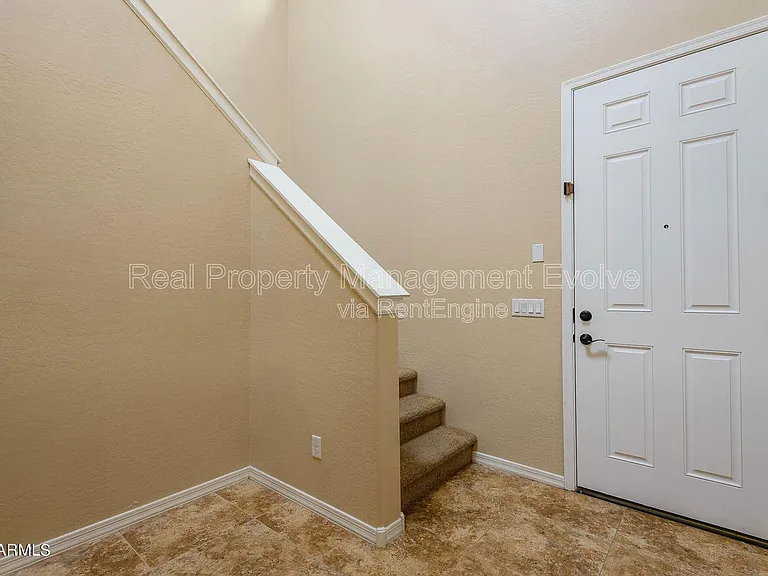 1544 E Hummingbird Way — Photo 4