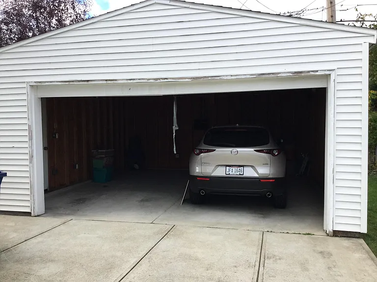 2142 Atkins Ave — Photo 10