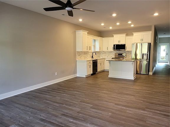 2nd image of 912 S Pope Ave