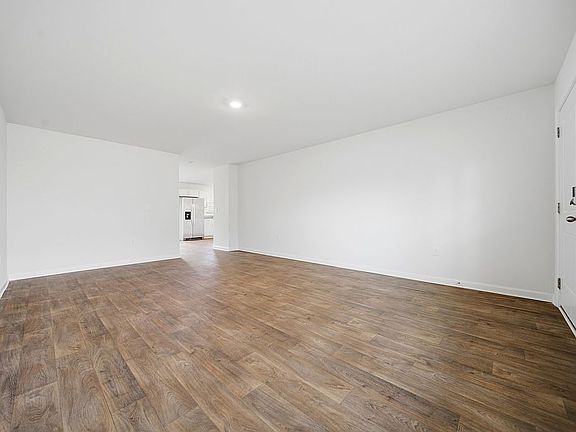 4th image of 372 Sandbach Rd