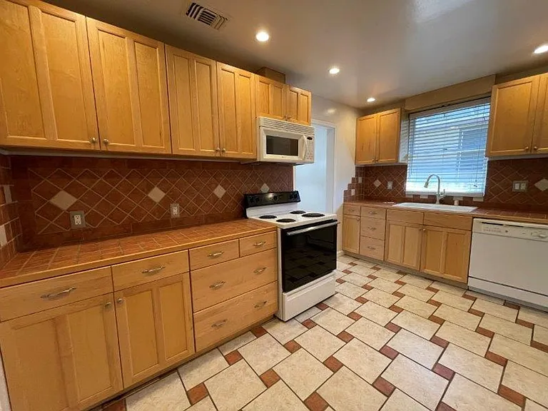3922 Arden Way — Photo 7