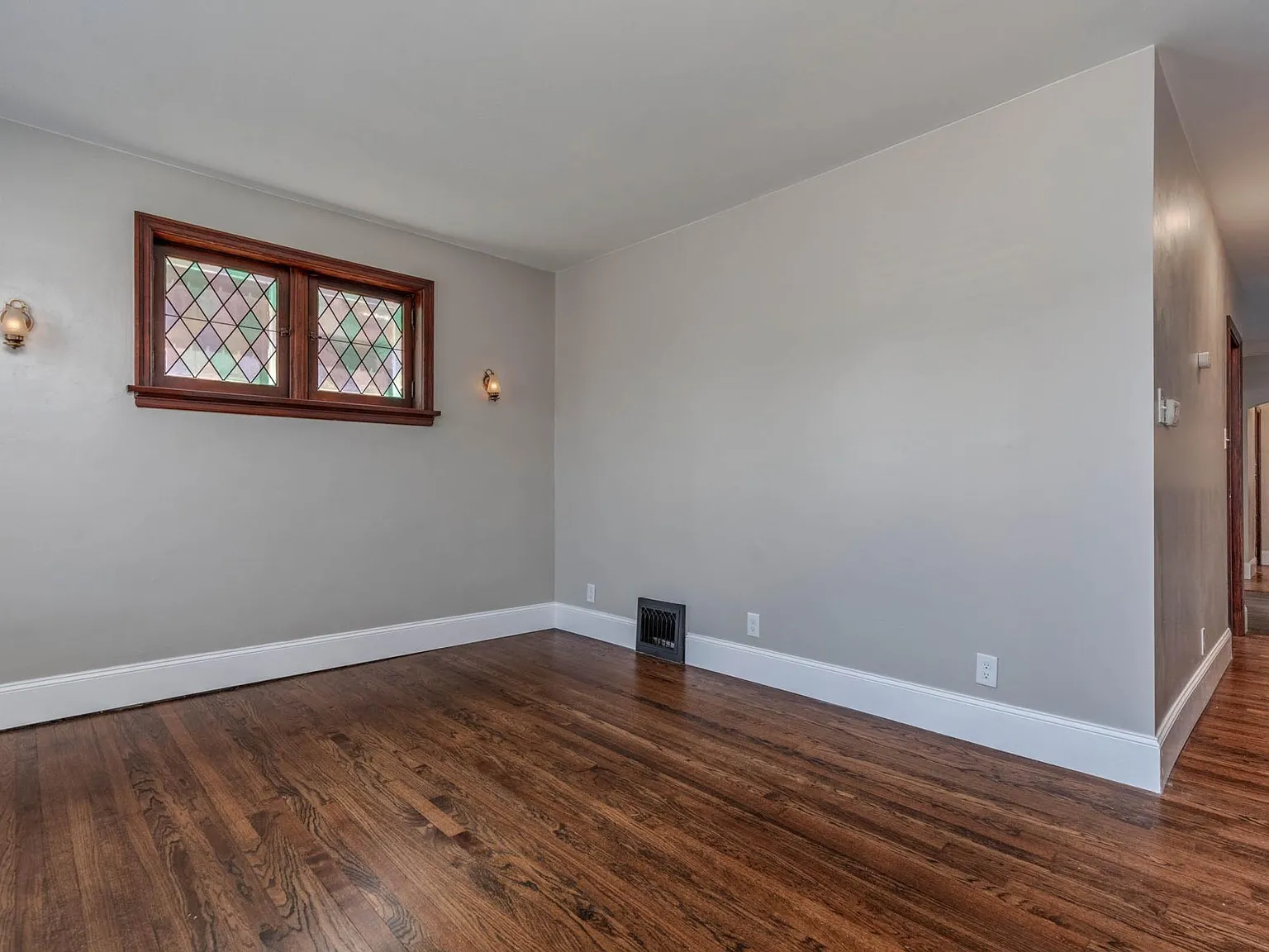 2 bed, 900 sqft, $1,375 — Photo 2